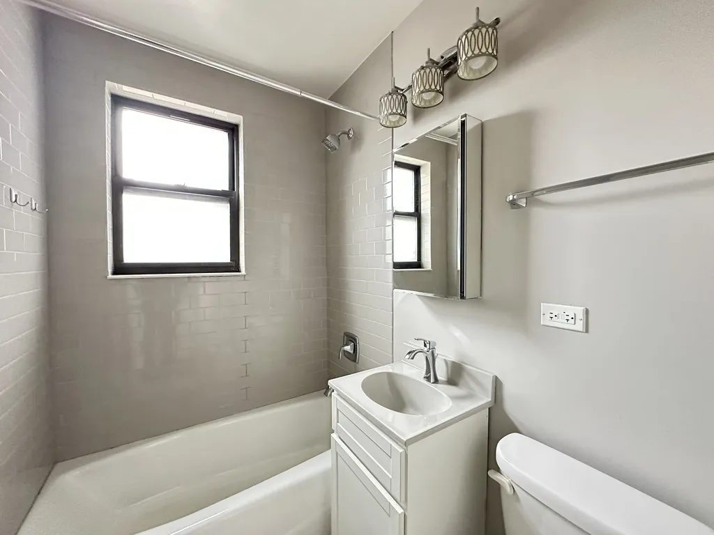 817 W Lakeside Pl, ,  60640, USA 60640-unit#409-Chicago-IL