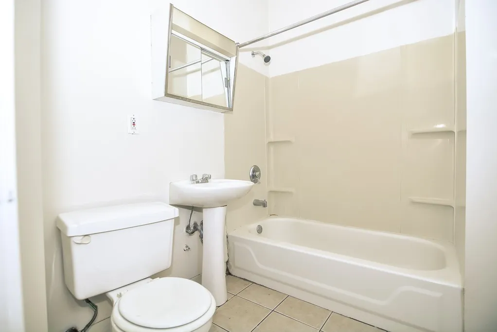 3957 W Irving Park Rd, ,  60641, USA 60618-unit#7-Chicago-IL