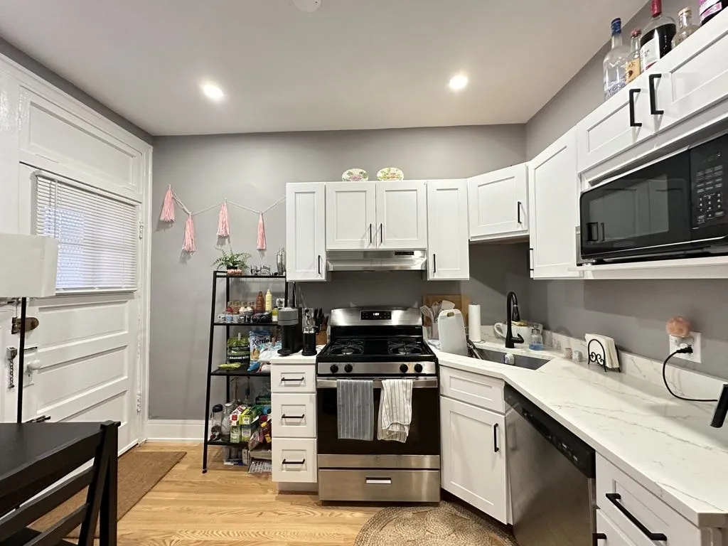 629 W Cornelia Ave, ,  60657, USA 60657-unit#3S-Chicago-IL