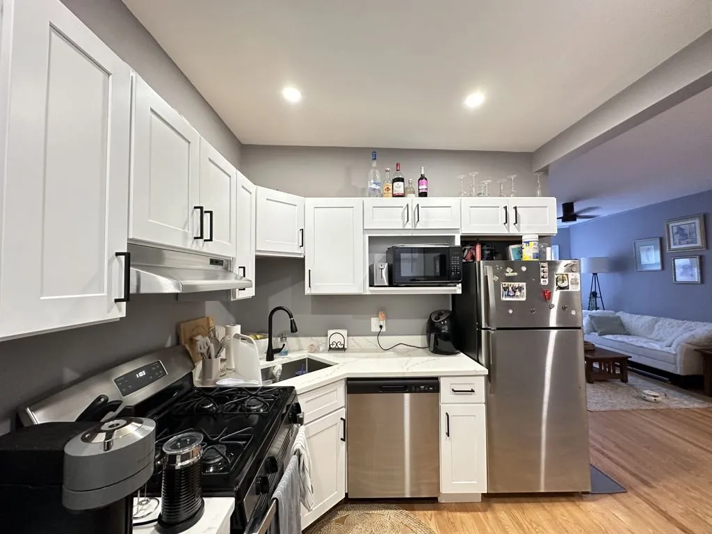 629 W Cornelia Ave, ,  60657, USA 60657-unit#3S-Chicago-IL