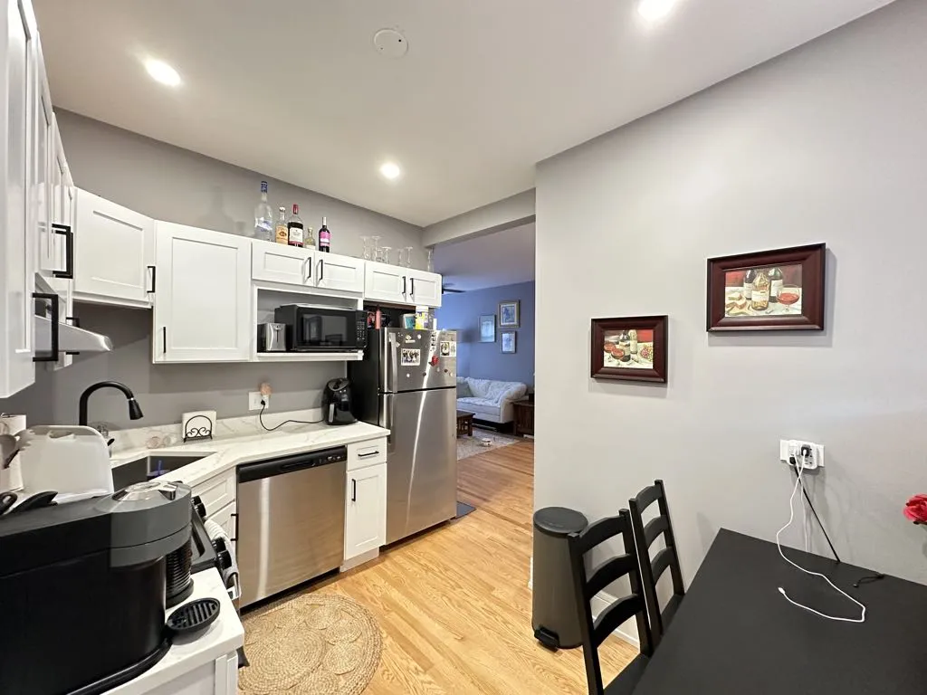 629 W Cornelia Ave, ,  60657, USA 60657-unit#3S-Chicago-IL