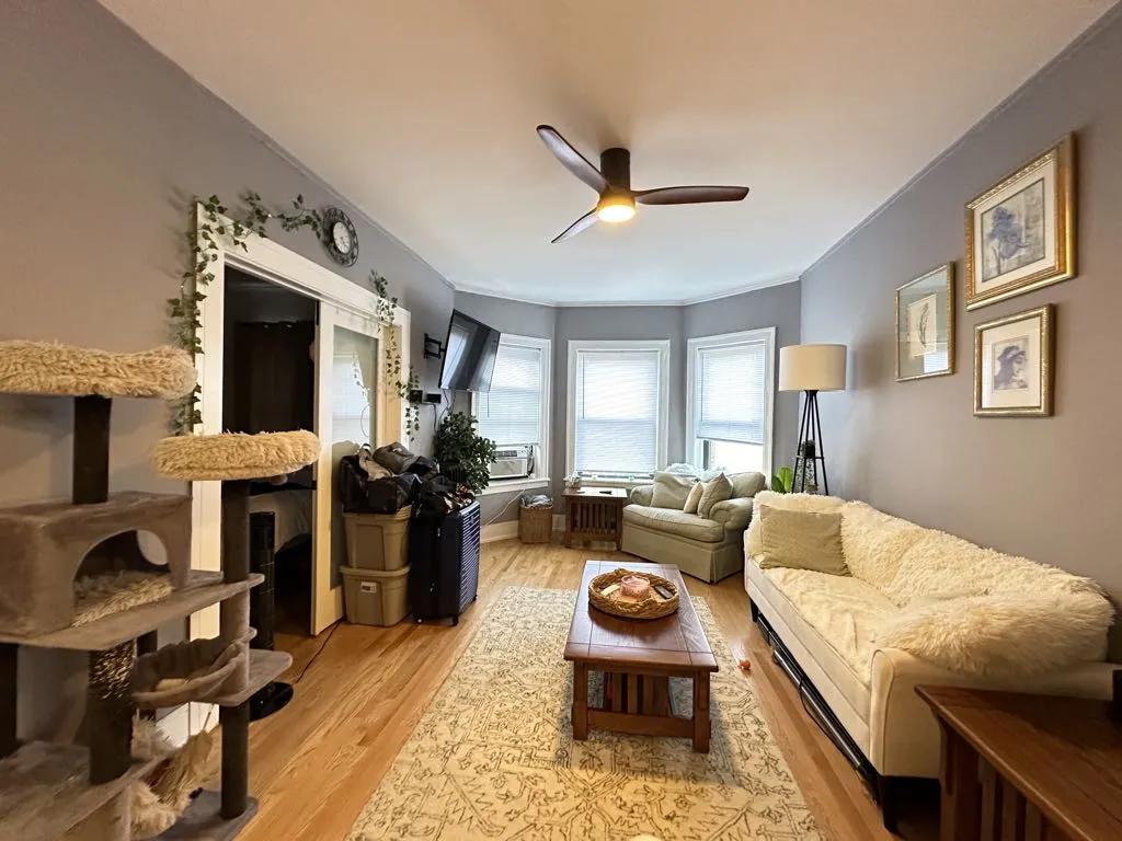 629 W Cornelia Ave, ,  60657, USA 60657-unit#3S-Chicago-IL