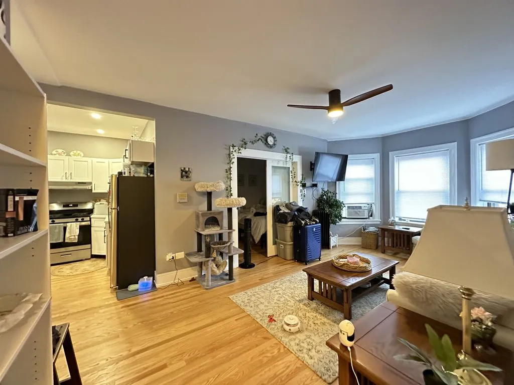 629 W Cornelia Ave, ,  60657, USA 60657-unit#3S-Chicago-IL