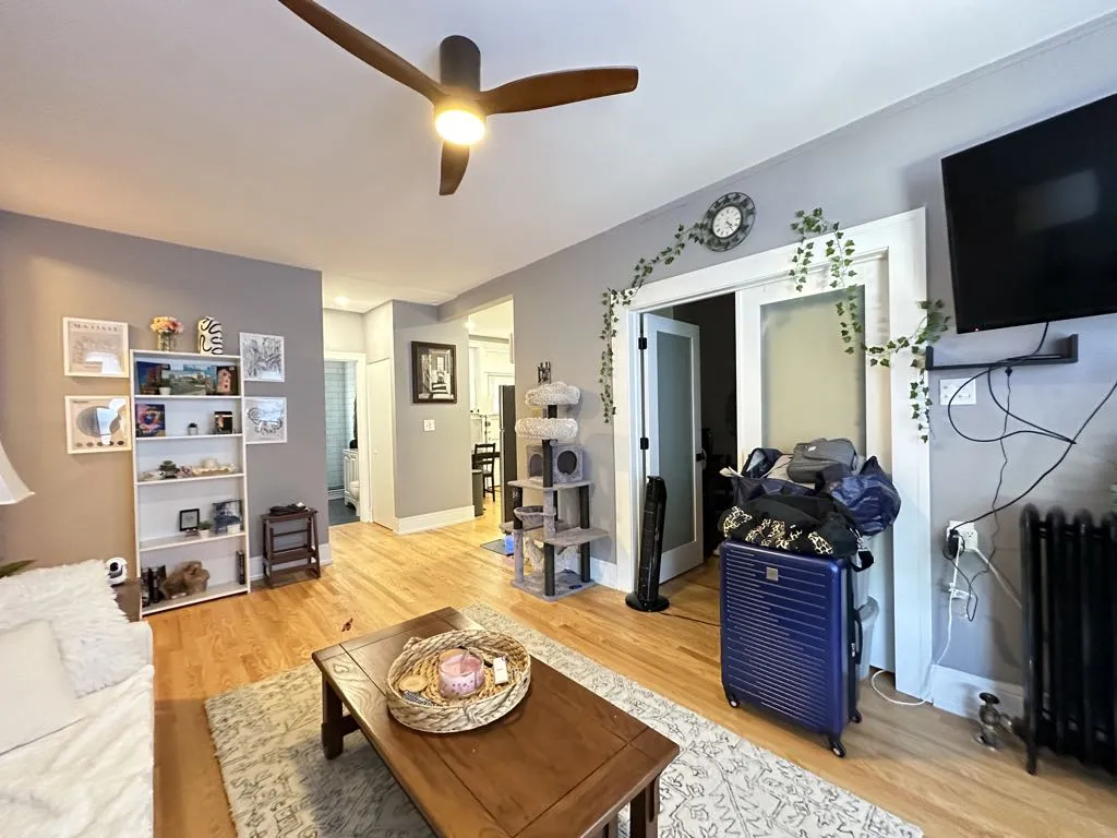 629 W Cornelia Ave, ,  60657, USA 60657-unit#3S-Chicago-IL