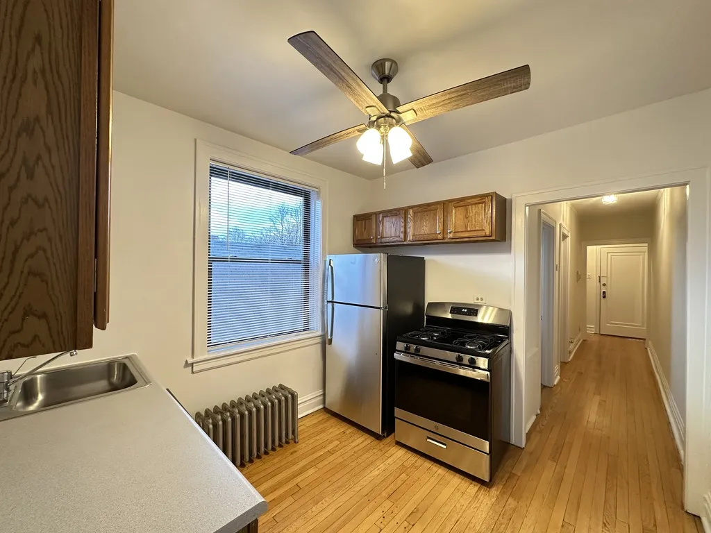 1913 W Larchmont Ave, ,  60613, USA 60613-unit#3B-Chicago-IL