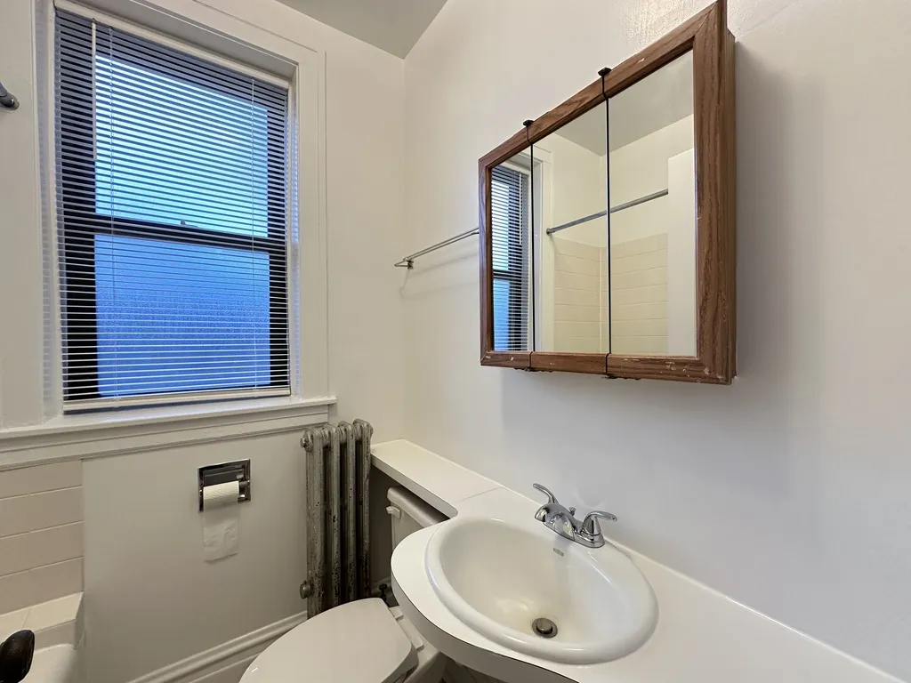 1913 W Larchmont Ave, ,  60613, USA 60613-unit#3B-Chicago-IL