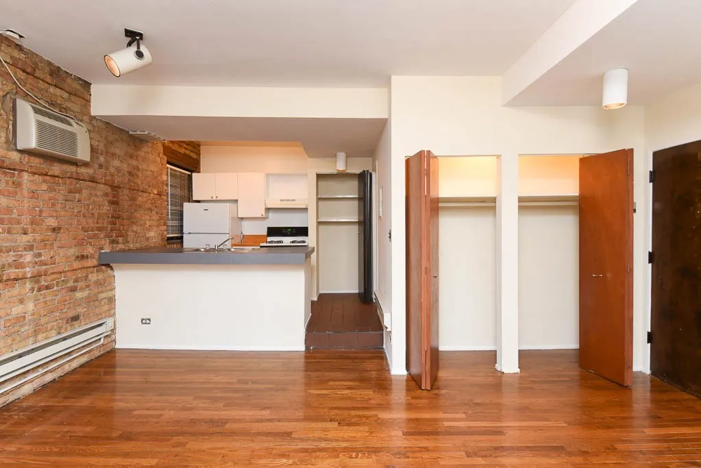 556 W Wellington Ave, ,  60657, USA 60657-unit#2R-Chicago-IL