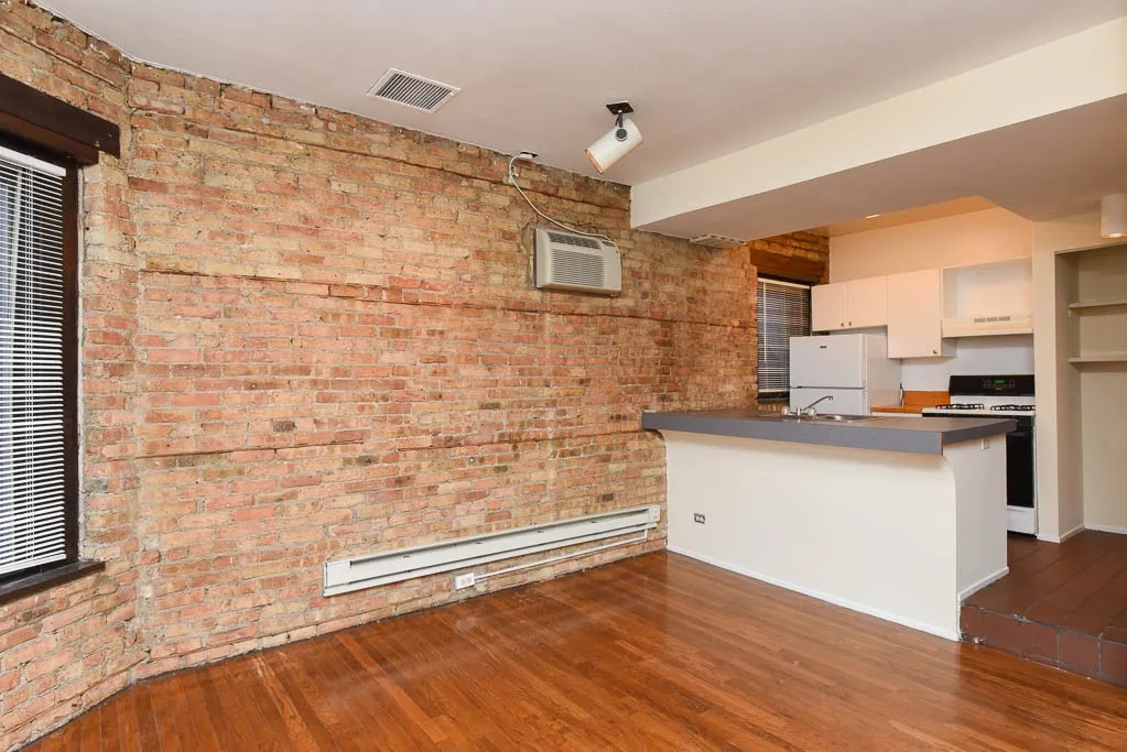 556 W Wellington Ave, ,  60657, USA 60657-unit#2R-Chicago-IL