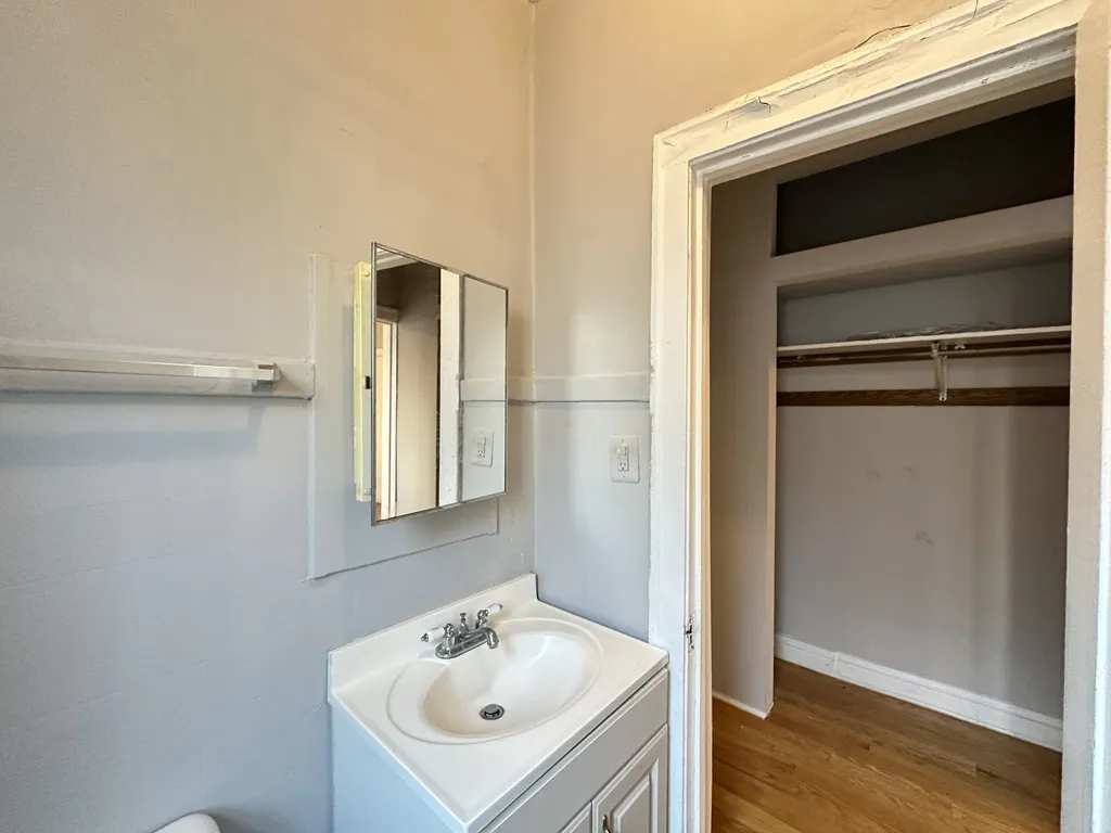 2827 N Burling St, ,  60657, USA 60657-unit#202-Chicago-IL