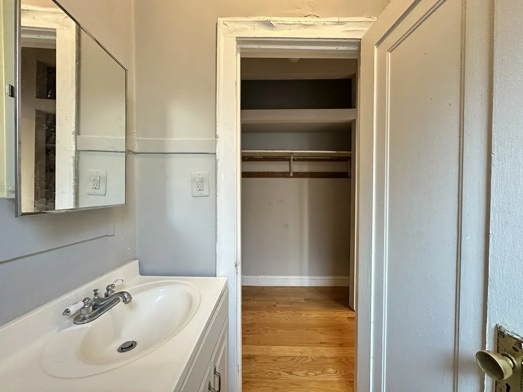 2827 N Burling St, ,  60657, USA 60657-unit#202-Chicago-IL