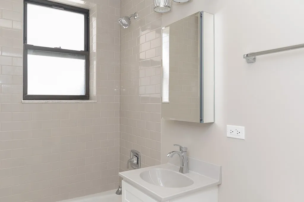 817 W Lakeside Pl, ,  60640, USA 60640-unit#701-Chicago-IL