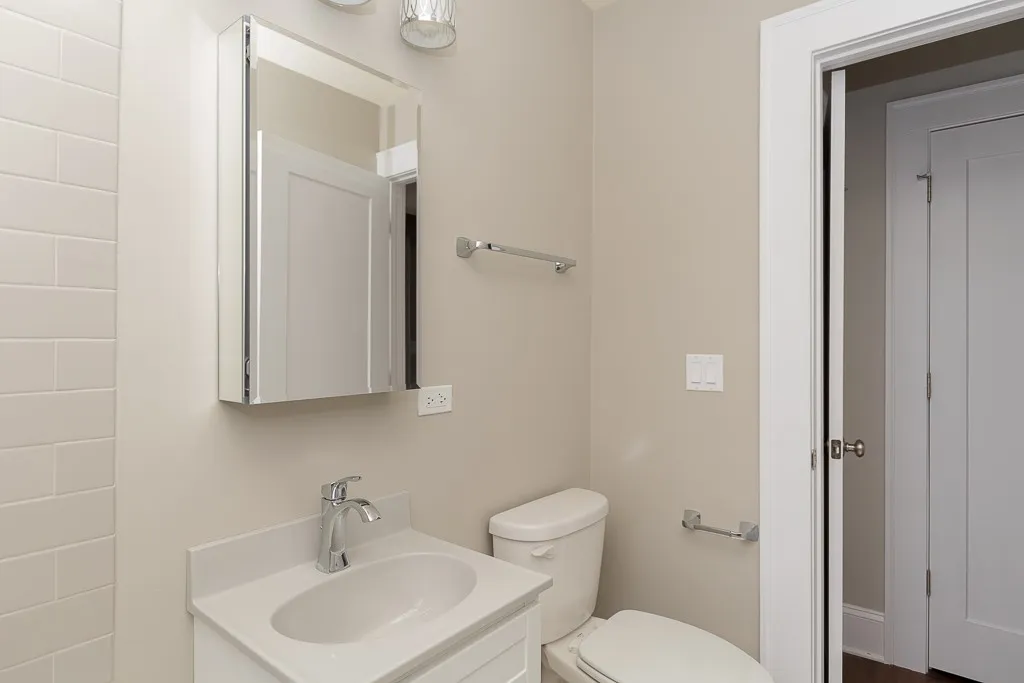 817 W Lakeside Pl, ,  60640, USA 60640-unit#701-Chicago-IL