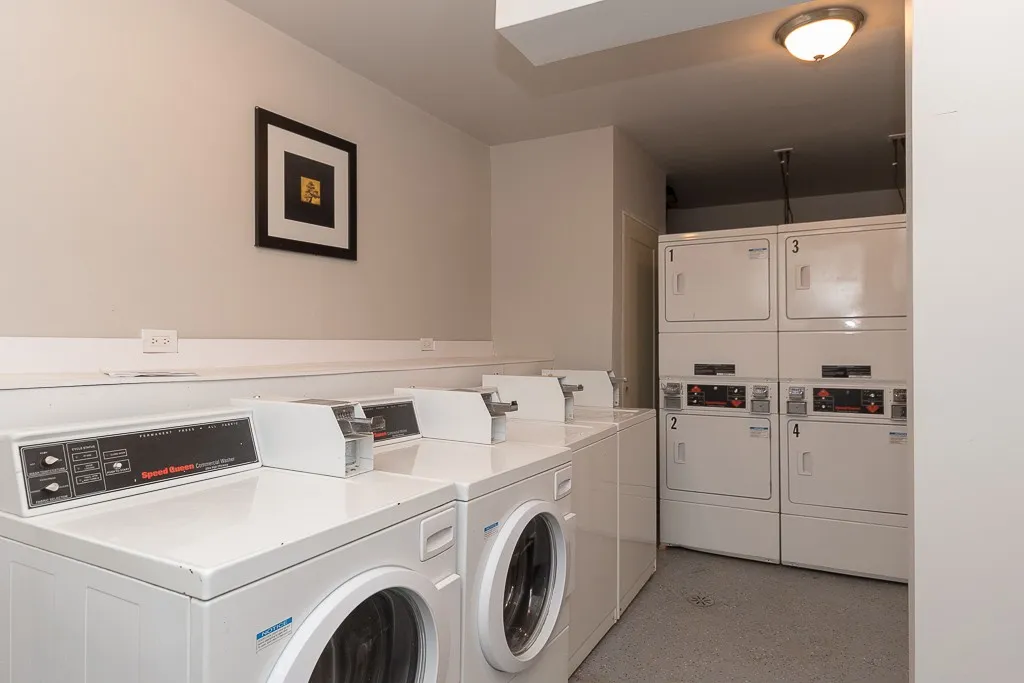 817 W Lakeside Pl, ,  60640, USA 60640-unit#701-Chicago-IL