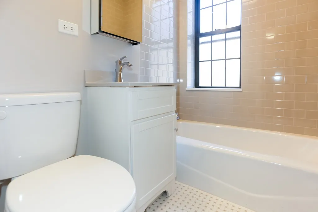 817 W Lakeside Pl, ,  60640, USA 60640-unit#202-Chicago-IL