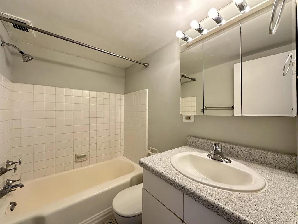 445 W Wellington Ave, ,  60657, USA 60657-unit#10E-Chicago-IL