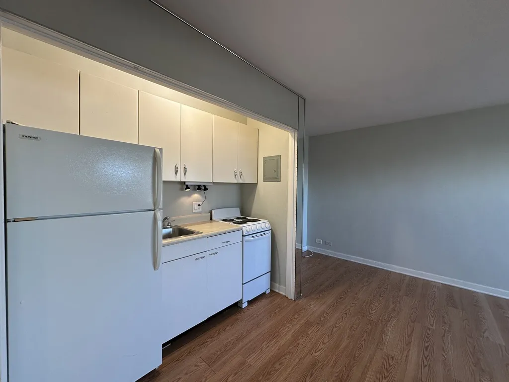 445 W Wellington Ave, ,  60657, USA 60657-unit#13E-Chicago-IL
