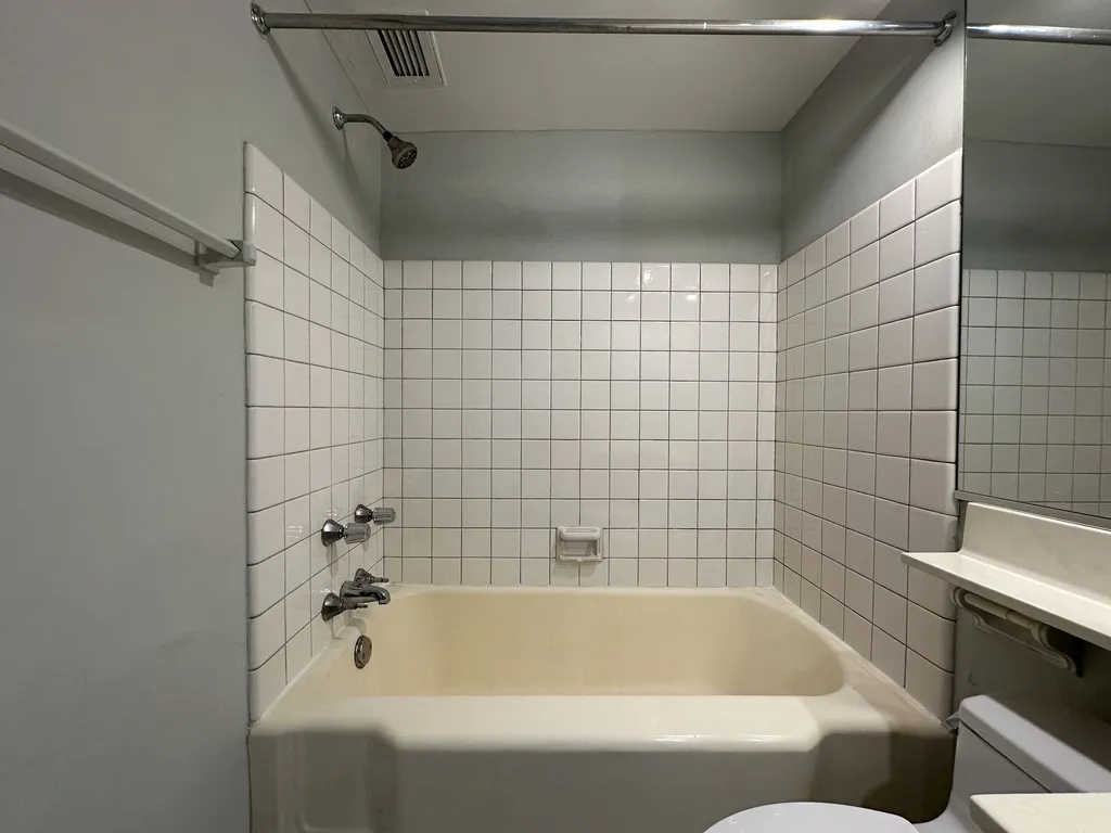 445 W Wellington Ave, ,  60657, USA 60657-unit#13E-Chicago-IL