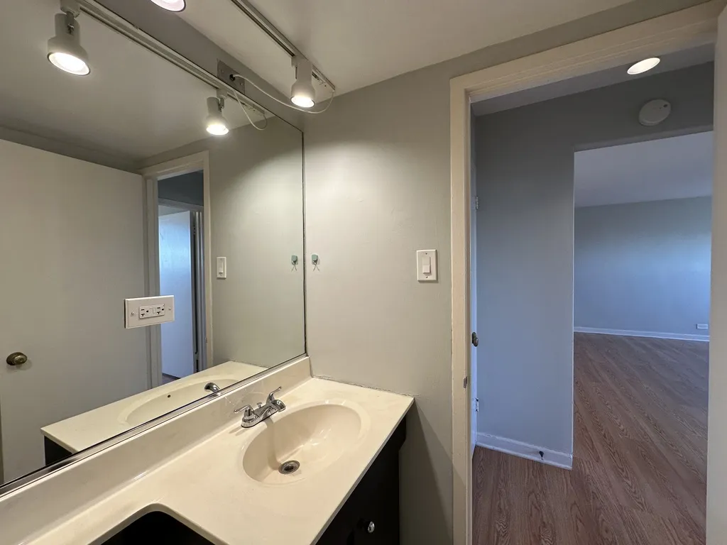 445 W Wellington Ave, ,  60657, USA 60657-unit#13E-Chicago-IL