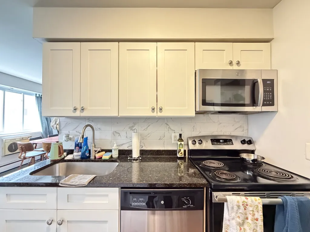 520 W Aldine Ave, , 60657, USA 60657-unit#402-Chicago-IL