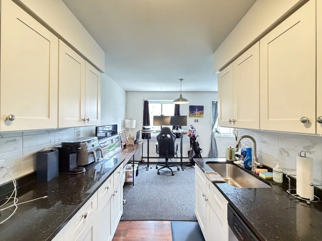 520 W Aldine Ave, , 60657, USA 60657-unit#402-Chicago-IL