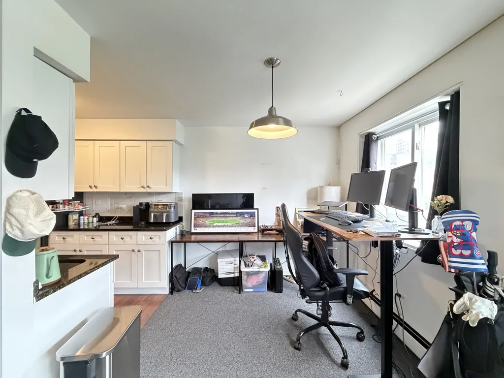 520 W Aldine Ave, , 60657, USA 60657-unit#402-Chicago-IL