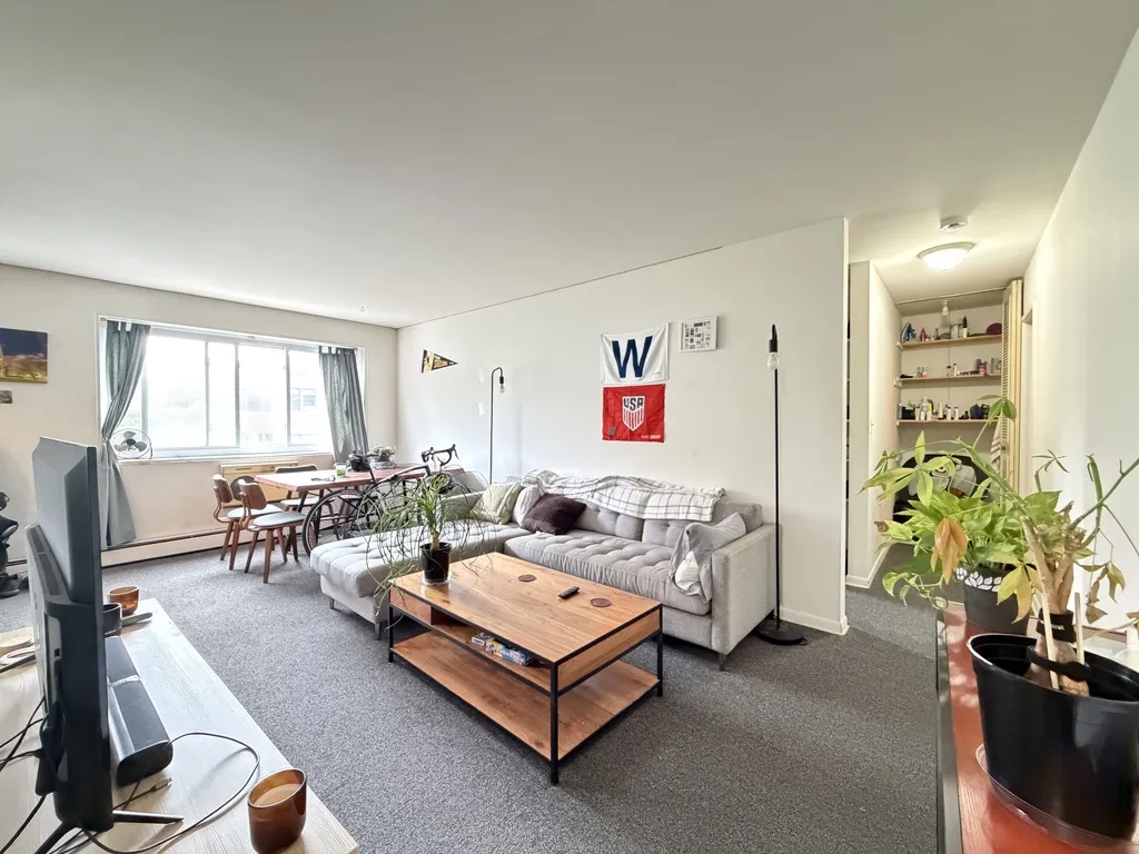 520 W Aldine Ave, , 60657, USA 60657-unit#402-Chicago-IL
