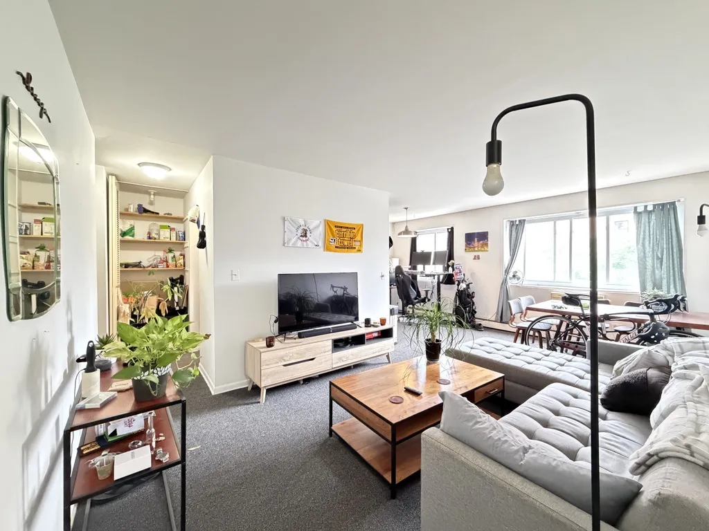 520 W Aldine Ave, , 60657, USA 60657-unit#402-Chicago-IL