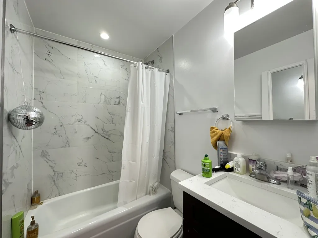 520 W Aldine Ave, , 60657, USA 60657-unit#206-Chicago-IL