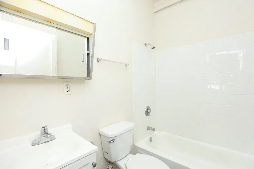 3957 W Irving Park Rd, ,  60641, USA 60618-unit#206-Chicago-IL