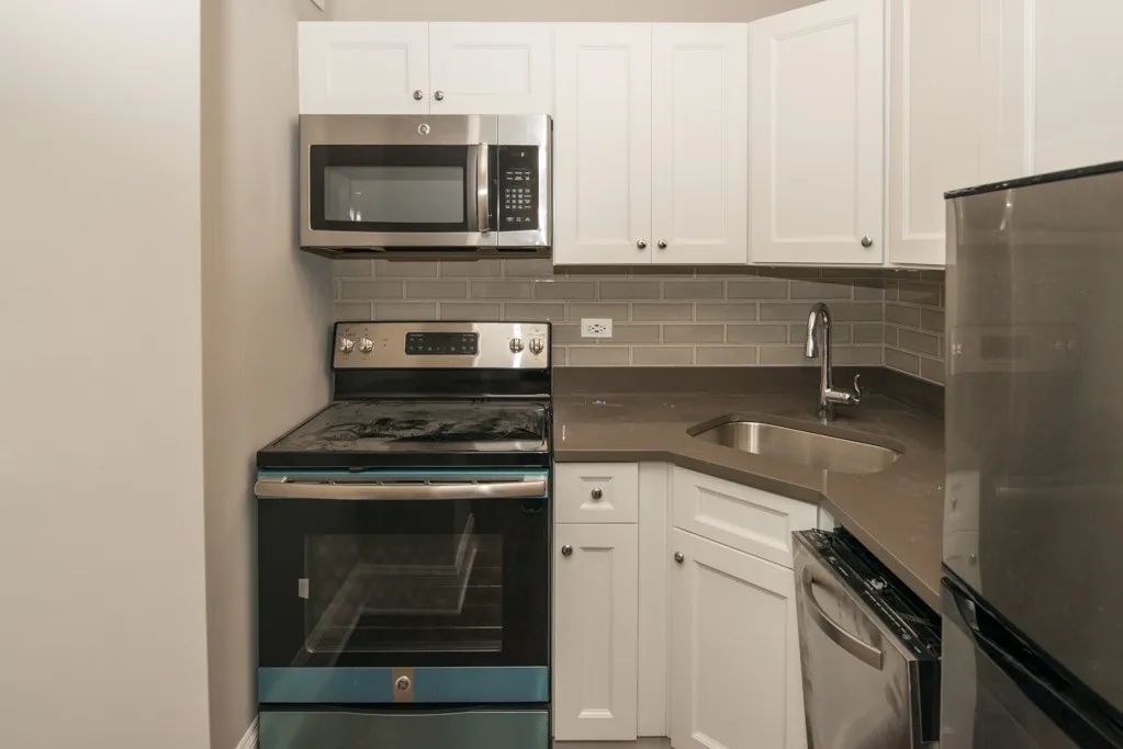 817 W Lakeside Pl, ,  60640, USA 60640-unit#208-Chicago-IL