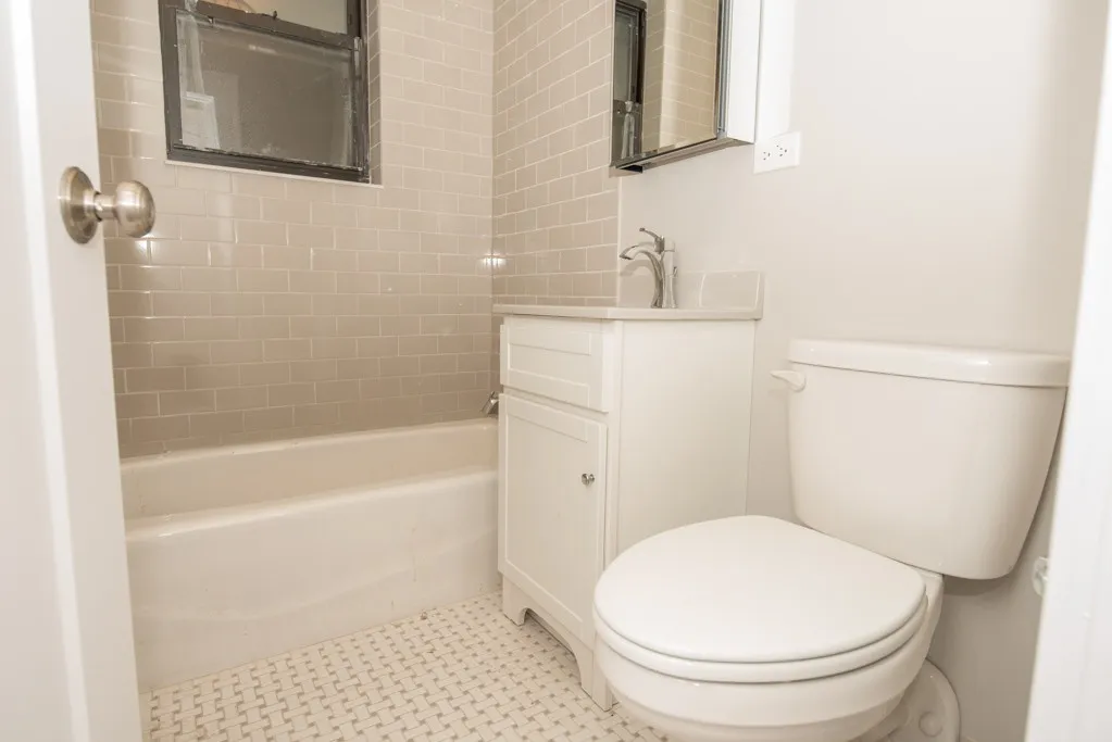 817 W Lakeside Pl, ,  60640, USA 60640-unit#208-Chicago-IL