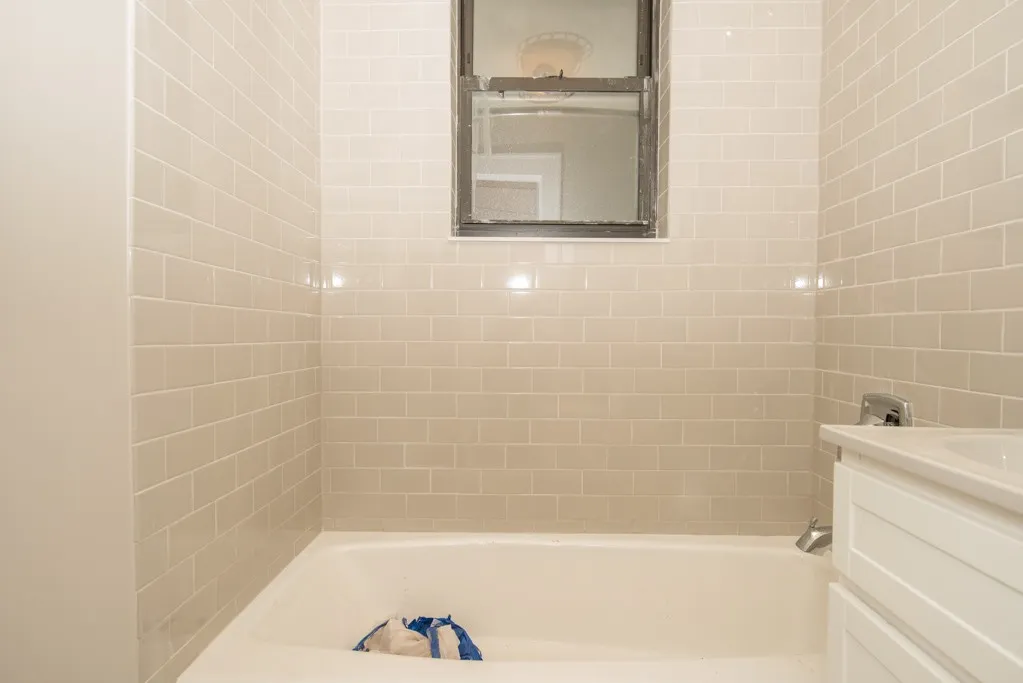 817 W Lakeside Pl, ,  60640, USA 60640-unit#208-Chicago-IL