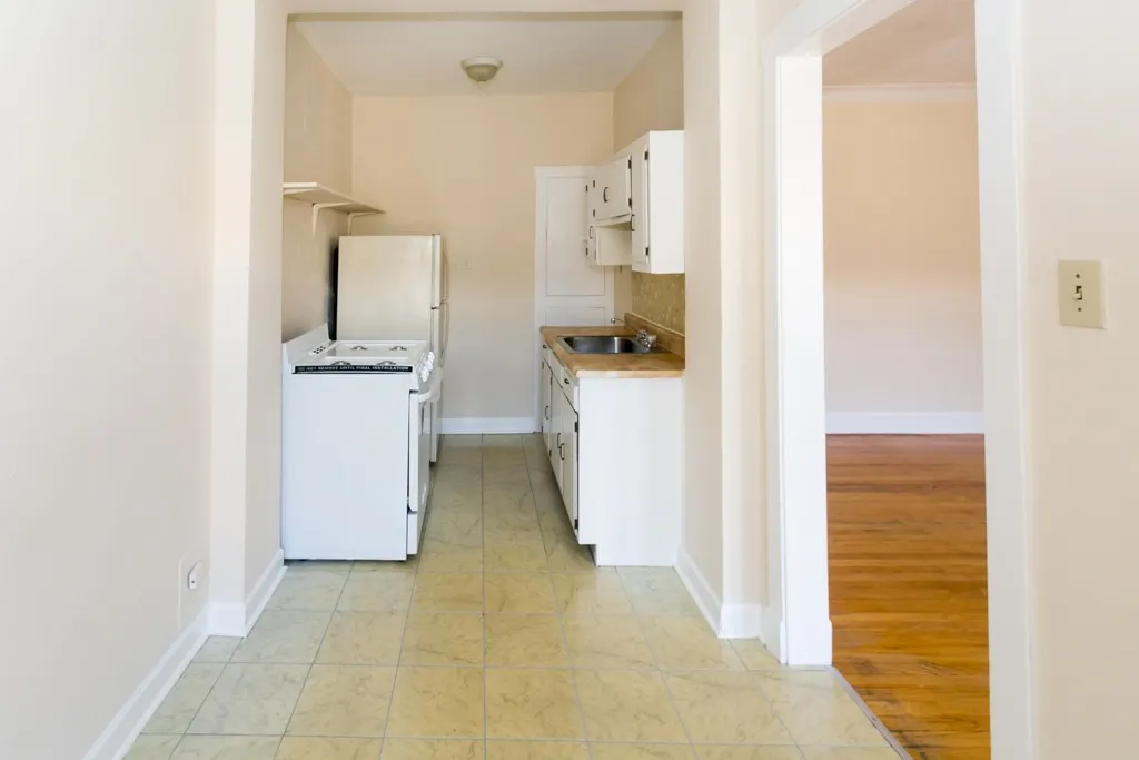 2244 W Wilson Ave, , 60625, USA 60625-unit#211-Chicago-IL