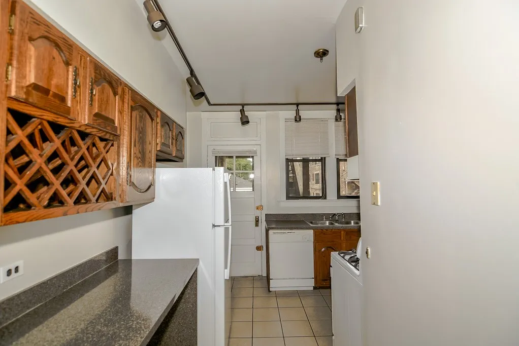 1121 W Oakdale Ave, ,  60657, USA 60657-unit#2A-Chicago-IL