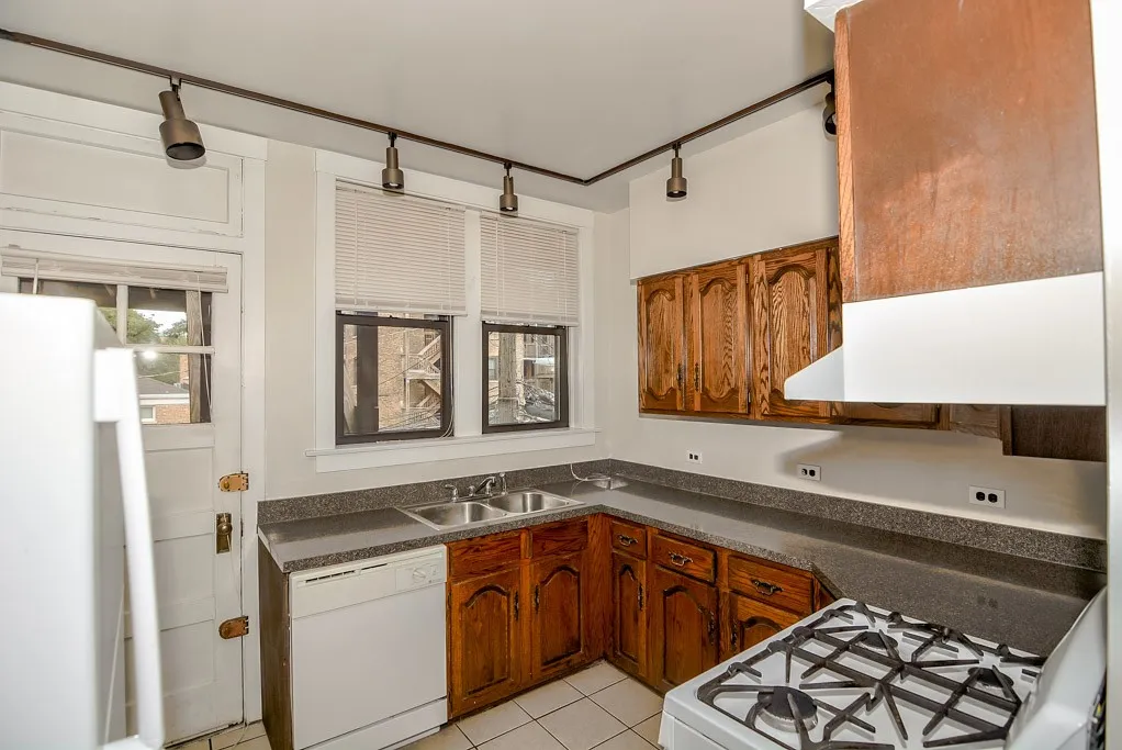 1121 W Oakdale Ave, ,  60657, USA 60657-unit#2A-Chicago-IL