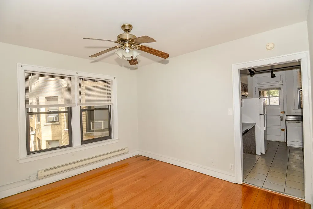 1121 W Oakdale Ave, ,  60657, USA 60657-unit#2A-Chicago-IL