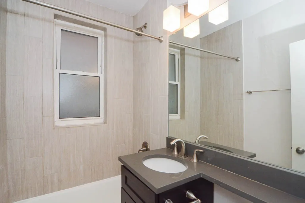 511 W Belmont Ave, ,  60657, USA 60657-unit#5-Chicago-IL