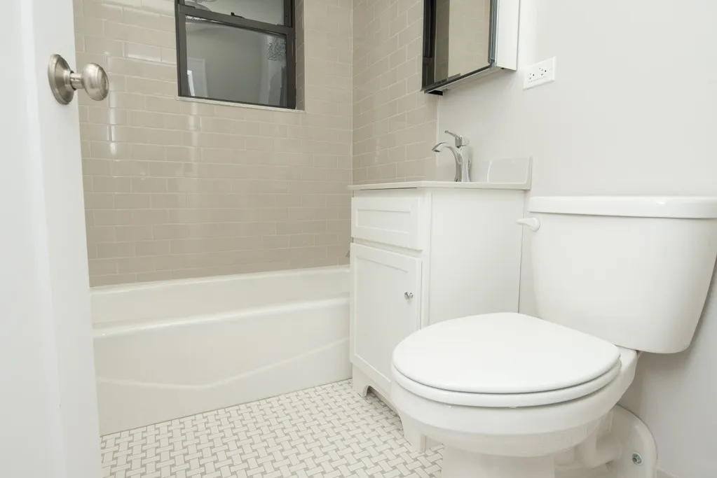 817 W Lakeside Pl, , 60640, USA 60640-unit#204-Chicago-IL