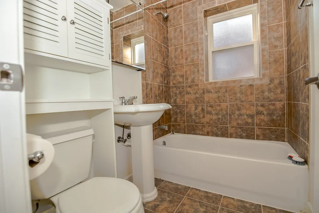 3254 N Clifton Ave, , 60657, USA 60657-unit#2W-Chicago-IL