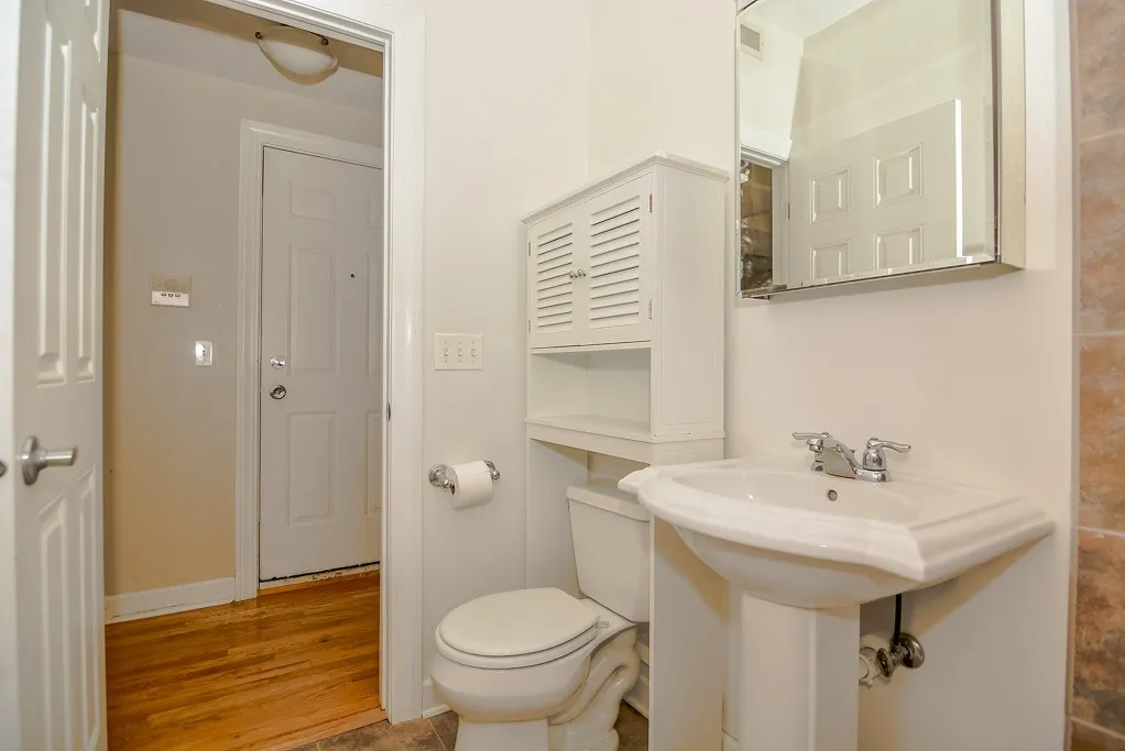 3254 N Clifton Ave, , 60657, USA 60657-unit#2W-Chicago-IL