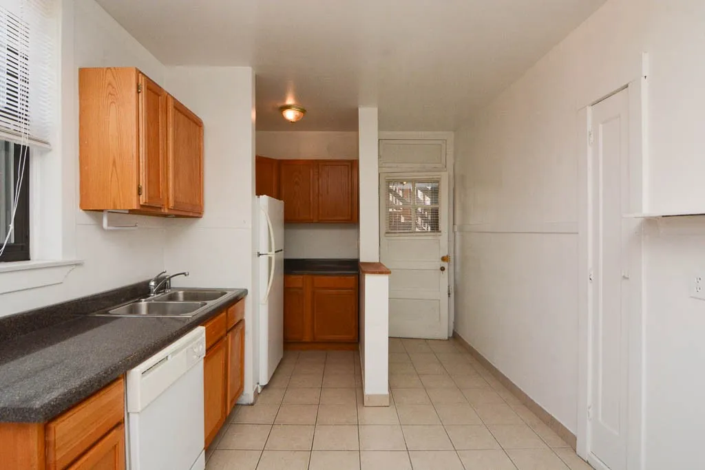 1117 W Oakdale Ave, ,  60657, USA 60657-unit#2B-Chicago-IL