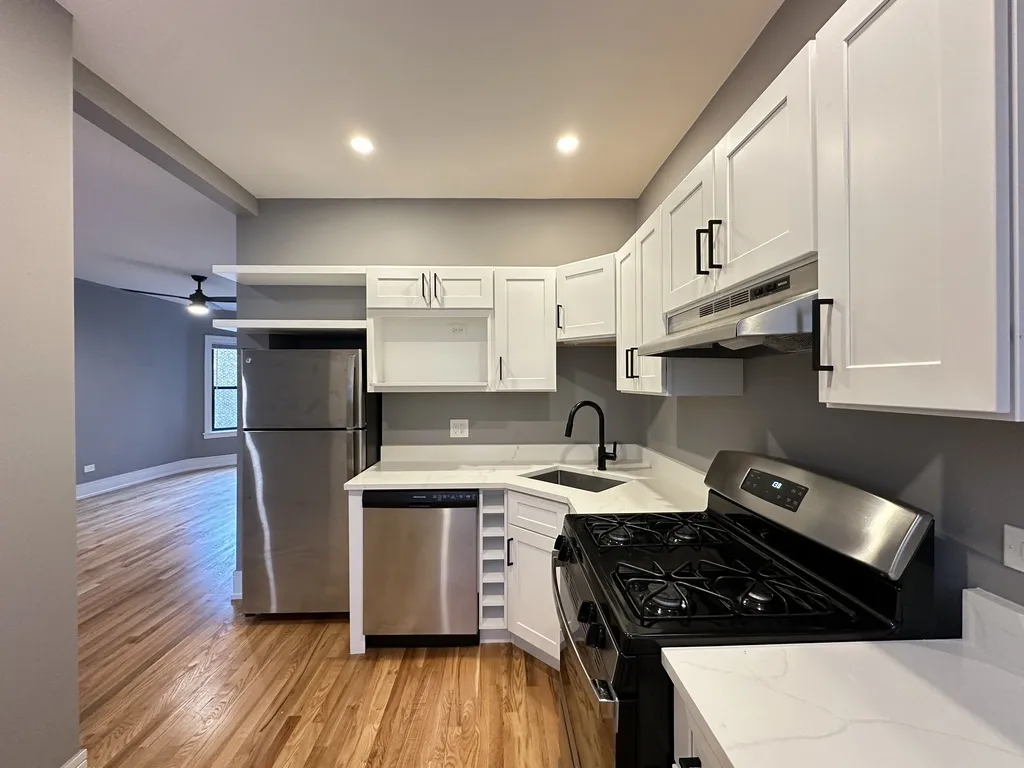 639 W Cornelia Ave, , 60657, USA 60657-unit#2S-Chicago-IL