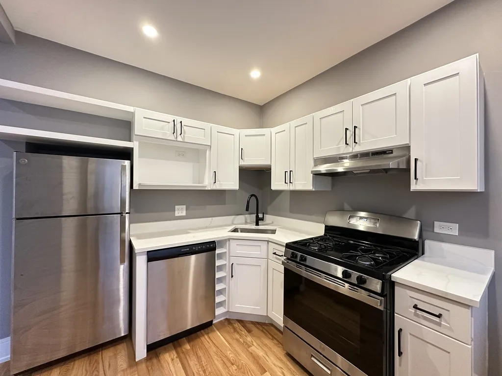 639 W Cornelia Ave, , 60657, USA 60657-unit#2S-Chicago-IL