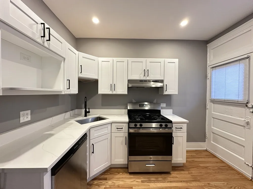 639 W Cornelia Ave, , 60657, USA 60657-unit#2S-Chicago-IL