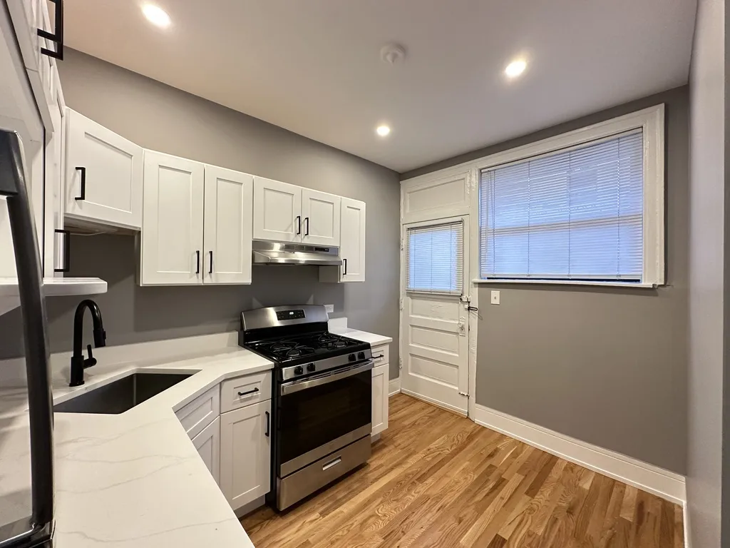 639 W Cornelia Ave, , 60657, USA 60657-unit#2S-Chicago-IL
