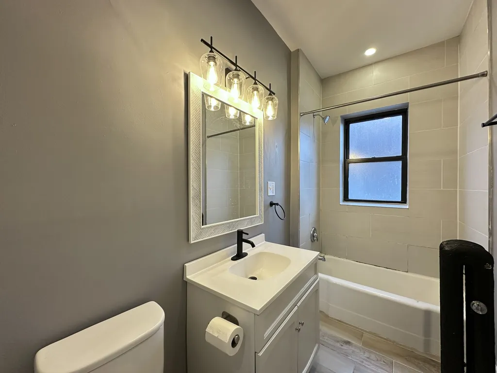 639 W Cornelia Ave, , 60657, USA 60657-unit#2S-Chicago-IL
