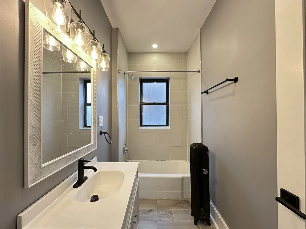639 W Cornelia Ave, , 60657, USA 60657-unit#2S-Chicago-IL