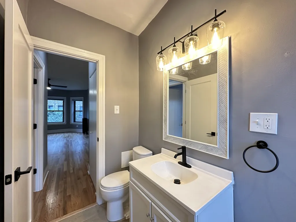 639 W Cornelia Ave, , 60657, USA 60657-unit#2S-Chicago-IL