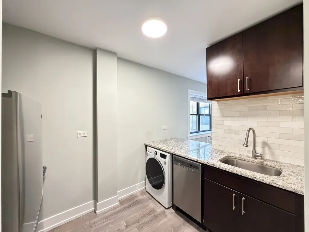 445 W Barry Ave, , 60657, USA 60657-unit#330-Chicago-IL