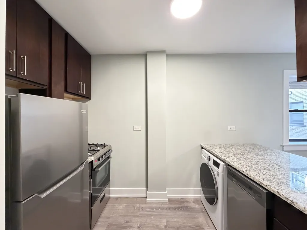 445 W Barry Ave, , 60657, USA 60657-unit#330-Chicago-IL
